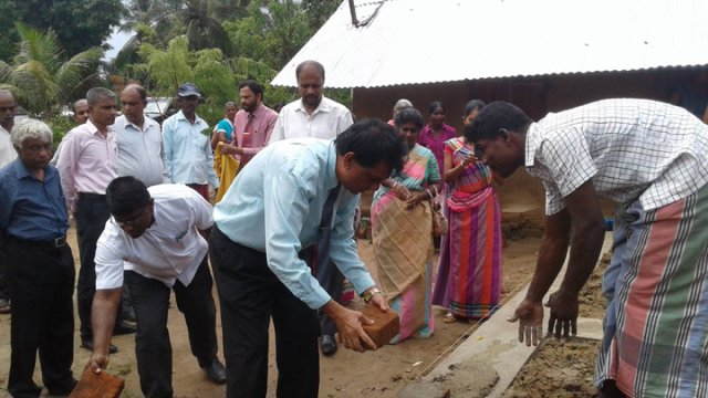 අඩු ආදායම් ලාභී පවුලක් සදහා නව නිවසක් ලබා දීම