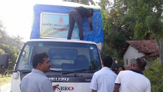 குறைந்த வருமானம் கொண்ட குடும்பத்திற்கு புதிய வீட்டை வழங்குதல் 
