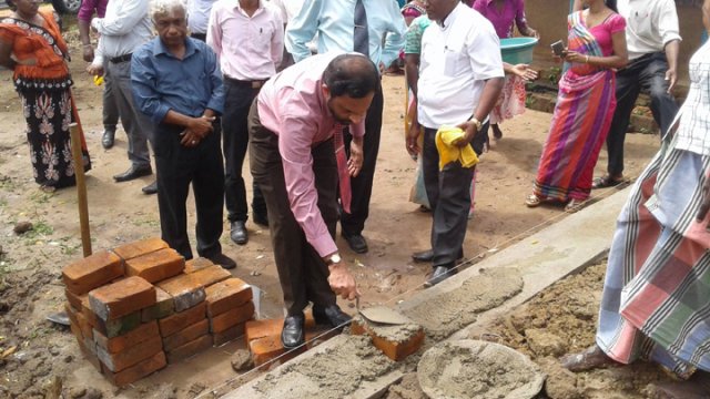 අඩු ආදායම් ලාභී පවුලක් සදහා නව නිවසක් ලබා දීම