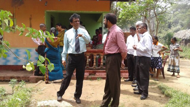 අඩු ආදායම් ලාභී පවුලක් සදහා නිවසක් ලබා දීම 